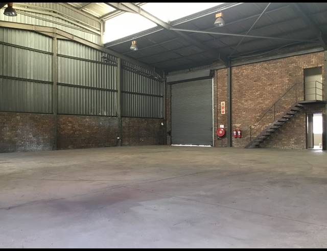 510M² WAREHOUSE TO LET IN WADEVILLE